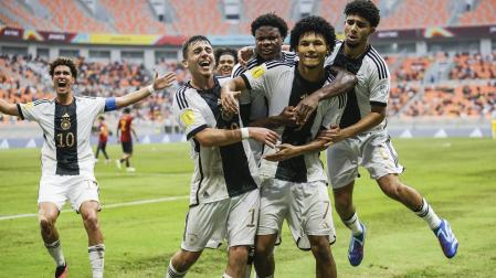 Celebración de los alemanes tras anotar el tanto que les daba el pase a la semifinal del Mundial sub-17 dejando a España fuera de la competición./