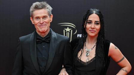 Willem Dafoe junto a su esposa, la directora italiana Giada Colagrande
