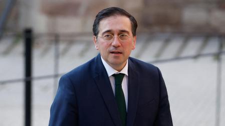 El ministro de Asuntos Exteriores, Unión Europea y Cooperación de España, José Manuel Albares, llega a la cumbre de la Unión por el Mediterráneo, en Barcelona