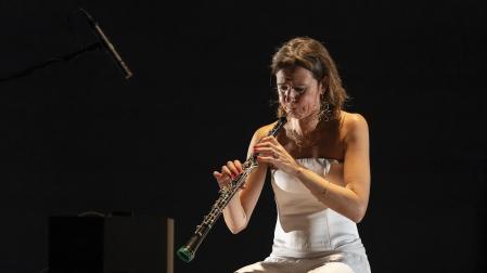 La oboísta Pilar Fontalba, durante un concierto