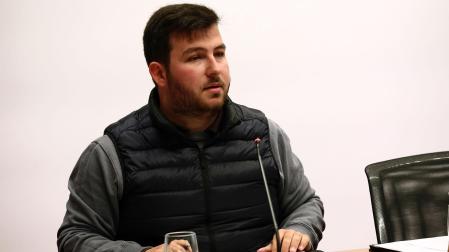 Alejandro López Orejuela, presidente del Consejo de la Juventud de Navarra, en una comparecencia en el Parlamento en marzo, en la que explicó la crisis que atraviesa la entidad