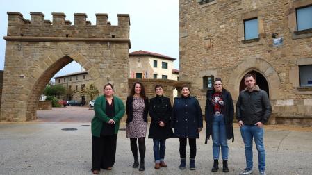 Representantes del Consorcio de Desarrollo de la Zona Media y Mancomunidad de Valdizarbe este martes en Obanos