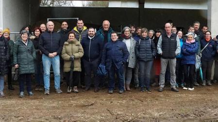 Asistentes a la jornada de puertas abiertas celebrada en Zunbeltz con motivo de su primer aniversario./