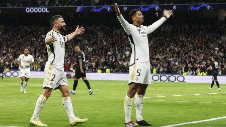 Jude Bellingham celebra su tanto al Nápoles junto a Dani Carvajal./
