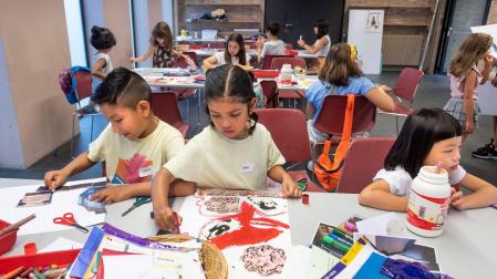 Participantes en ediciones anteriores del taller infantil de Navidad del Museo de Navarra
