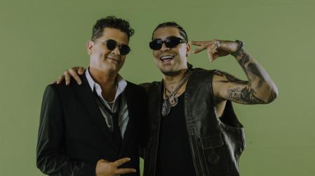 Fotografía cedida por Nevarez Communications donde aparecen los cantantes colombianos Carlos Vives y Ryan Castro
