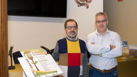 A: BLANCA ALDANONDO
F: 01/12/2023
P: DE IZDA. A DCHA.; EMILIO GARRIDO SAEZ (PRESIDENTE ORDEN DEL VOLATIN) Y FELIX ZAPATERO SORIA (MIEMBRO PERMANENTE COMUNIDAD DE BARDENAS)
L: TUDELA
T: PRESENTACION DE LA II FERIA DE PRODUCTOS DE COFRADIAS ORGANIZDO POR LA ORDEN DEL VOLATIN Y BARDENAS REALES. JORNADAS INVERDURA
