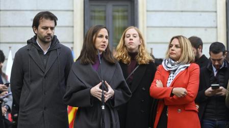 La secretaria general de Podemos, Ione Belarra, atiende a los medios a su llegada al acto de homenaje a la Constitución, en el Congreso de los Diputados