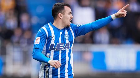 Alex Sola, jugador del Deportivo Alavés durante el partido ante Las Palmas