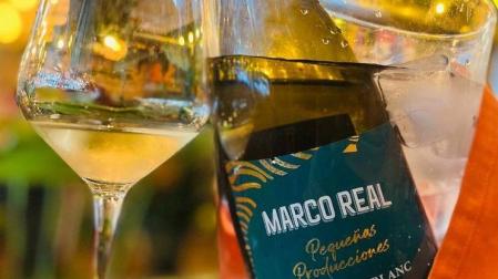 Uno de los vinos blancos de Bodegas Marco Real.