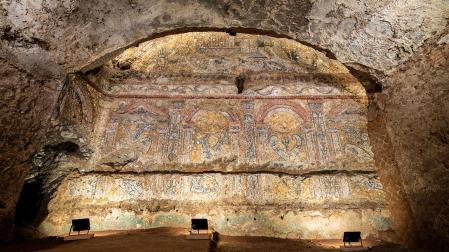 Un proyecto de investigación en el Parque Arqueológico del Coliseo de Roma ha permitido descubrir una lujosa 'domus' recubierta de excepcionales mosaicos "rústicos"