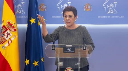 La portavoz de EH Bildu en el Congreso de los Diputados, Mertxe Aizpurua, ofrece una rueda de prensa previa a la reunión de la Junta de Portavoces