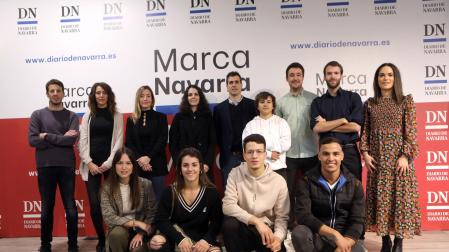 Fila de arriba desde la izda.: Iker Ausejo, Eva Aoiz, Beatriz López, Aitana Vicente, Carlos Ganuza, Paula Ostiz, Mikel Galdeano, Patxi Burillo y Paula Gordaliza. En la fila de abajo: Marta Redondo, Ariane Toro, Abderrahim Belarbi y Mohamed Ounasser.