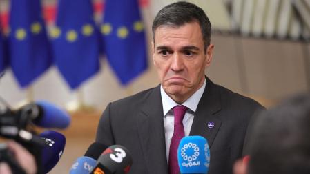 El presidente del Gobierno, Pedro Sánchez, en declaraciones a los periodistas a su llegada al Consejo Europeo de Bruselas
