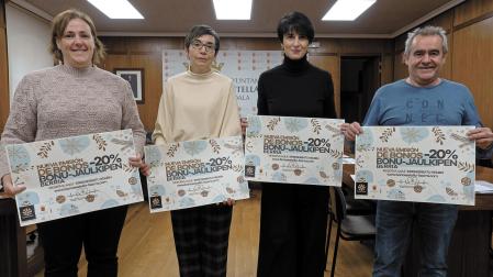 Marta Ruiz de Alda, Loreto San Martín, Ana Benito y José Flamarique presentando la campaña
