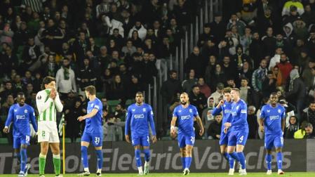 Celebración de los jugadores del Glasgow tras anotar el 2-3 que condena al Betis a la Conference./