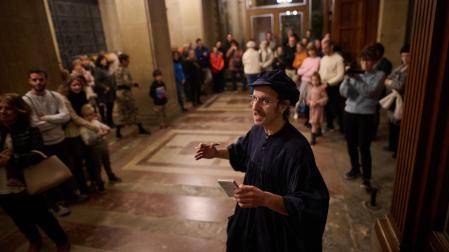 Imagen del relojero de Palacio, que guía la visita teatralizada por el grupo Butaca 78.