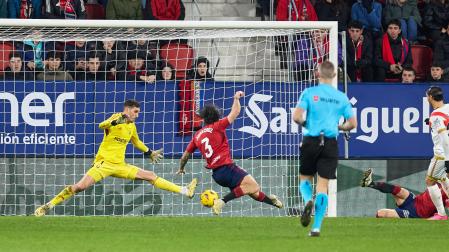 Paradón con el pie de Sergio Herrera en el Osasuna-Rayo