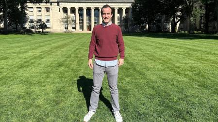 Eduardo Bilbao posa en el campus del Instituto Tecnológico de Massachussets