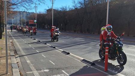 La marcha, a su paso por la avenida del Ejército de Pamplona