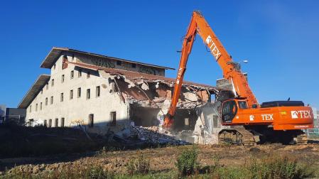 Las palas trabajaban este lunes en el Edificio Nuín