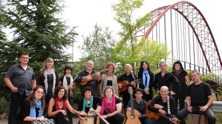 En una imagen de archivo, el grupo musical 'Trasteando', de Alsasua.