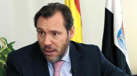 Óscar Puente durante la entrevista