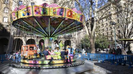 Tiovivo del espacio navideño de COworkids en la plaza de la Libertad de Pamplona