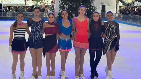 Siete patinadoras realizarán una exhibición de patinaje en la pista de hielo de la plaza del Castillo de Pamplona