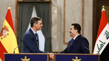 El presidente del Gobierno, Pedro Sánchez (izda.), durante la rueda de prensa junto al primer ministro de Irak, Mohamed Shia al Sudani