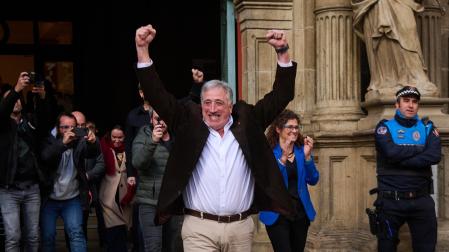 Imágenes de la moción de censura y nombramiento de Joseba Asiron como alcalde de Pamplona./