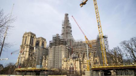 Una vista general de las obras de reconstrucción de la Catedral de Notre-Dame de París