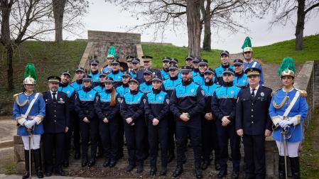 NUEVOS AGENTES. 5 de ellos mujeres y 9 hombres se incorporaron en diciembre a la plantilla tras superar una oposición y el curso de la Escuela de Seguridad y Emergencias de Navarra (ESEN). El plantel suma 417 miembros.