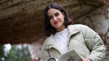 ‘Memorias imaginarias’ está compuesto por 27 poemas: uno en inglés, otro en francés y el resto en castellano