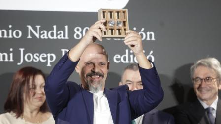 César Pérez Gellida gana el Premio Nadal 2024 con el thriller rural 'Bajo tierra seca'