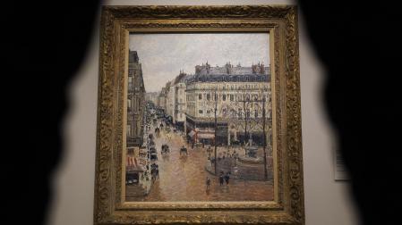 Imagen del cuadro 'Rue Saint-Honoré, après midi, effet de pluie', de Pisarro, centro de al disputa./