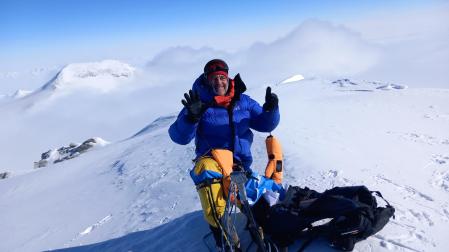 Óscar Arroyo, en lo más alto del monte Vinson (4.892m). Es su sexta cima del proyecto por alcanzar las Siete Cumbres.