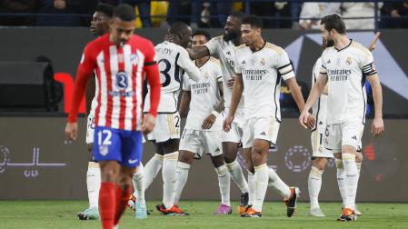 Los jugadores del Real Madrid celebran el tanto de Mendy en la semifinal de la Supercopa de España 2024 contra el Atlético de Madrid.