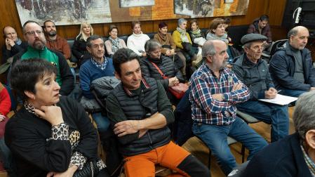 El salón de plenos se llenó para el debate de la moción sobre el amianto