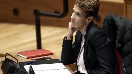 La líder socialista María Chivite sigue el pleno del Parlamento del pasado jueves