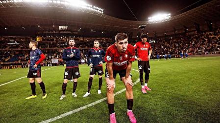 Jesús Areso, sobresaliente en Riad, muestra su tristeza tras el partido frente el Barcelona. Detrás, Darko, Moi Gómez, Rubén Peña y Johan Mojica.