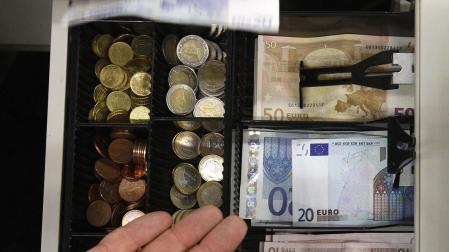 El empleado está acusado de tomar el dinero de la caja registradora