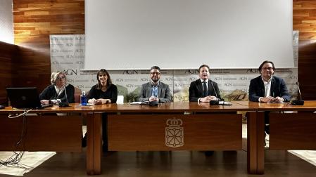 Desde la izda.: Gema Escalada, Maite Pascual, Jorge Ollero, Miguel Mtz. de Lecea y Ángel Chocarro