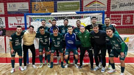 Josu Mendive y Ion Cerviño, cedidos en el Ejido, celebraron con sus compañeros la victoria