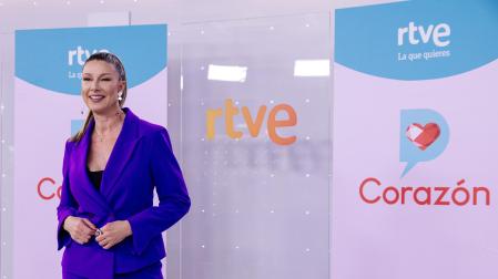 Anne Igartiburu posa durante la presentación del programa de televisión ‘D Corazón’