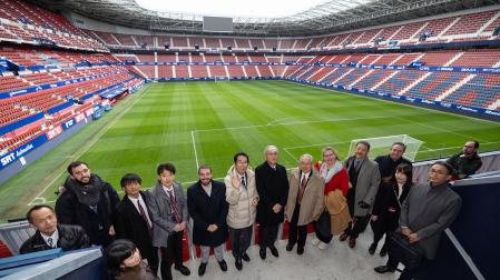 La delegación japonesa se ha fotografiado en El Sadar
