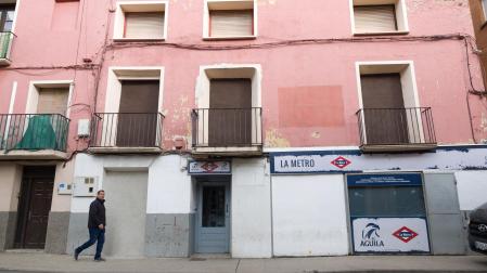 Edificio de la calle San José de Corella que fue ‘okupado’ en verano, con sus puertas y ventanas tabicadas