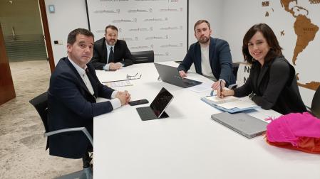 Imagen del encuentro de los representantes de Enercluster con el consejero Mikel Irujo