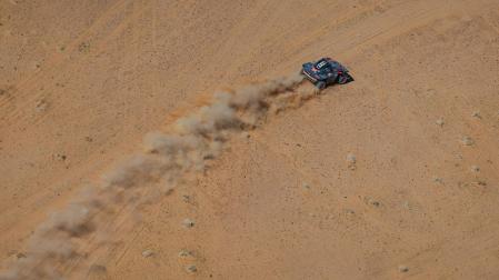 Carlos Sainz durante la décima etapa del Dakar