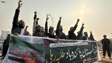 Protestas en Islamabad, la capital de Pakistán, contra la ofensiva de Irán en varias localidades persas de la frontera